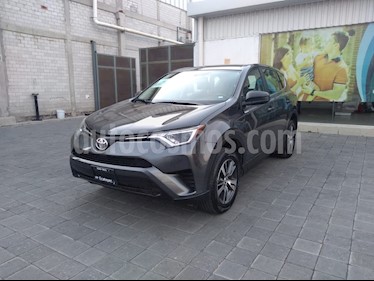 Toyota RAV4 LE usado (2017) color Gris precio $310,000