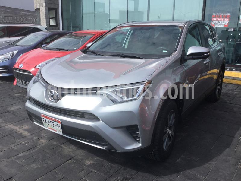 Toyota RAV4 XLE usado (2016) color Plata Dorado precio $283,000