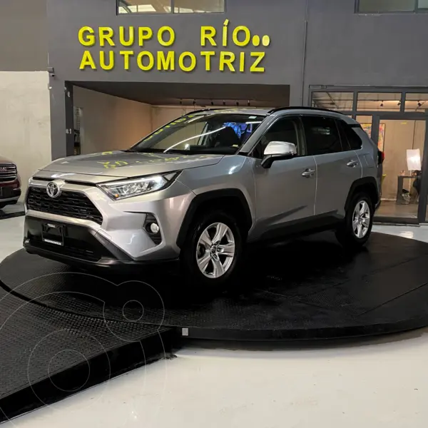 Foto Toyota RAV4 XLE usado (2020) color plateado financiado en mensualidades(enganche $52,062 mensualidades desde $10,977)