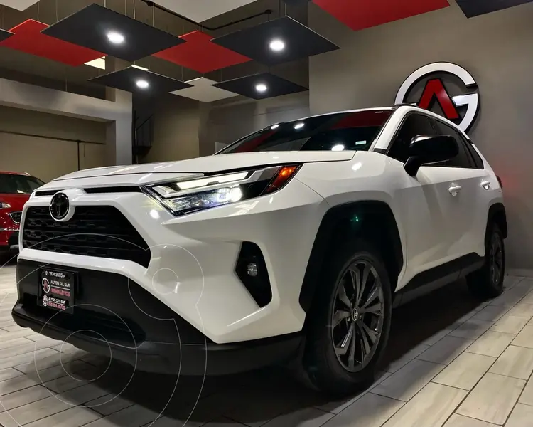 Foto Toyota RAV4 XLE usado (2022) color Blanco Perla precio $529,000