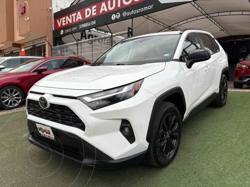 Foto Toyota RAV4 XLE usado (2022) color Blanco precio $519,999
