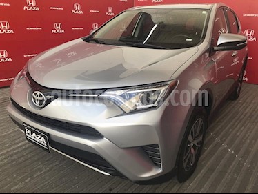 Foto venta Auto usado Toyota RAV4 XLE 4WD (2017) color Plata precio $379,000