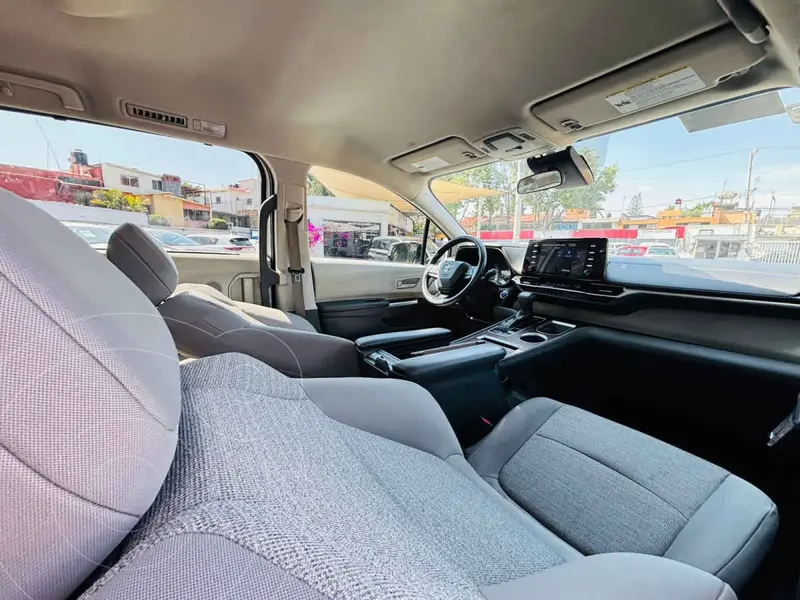 toyota sienna-hev