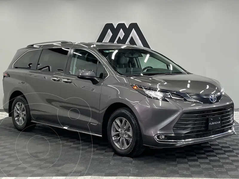 Foto Toyota Sienna HEV XLE Piel usado (2021) color Gris precio $629,999