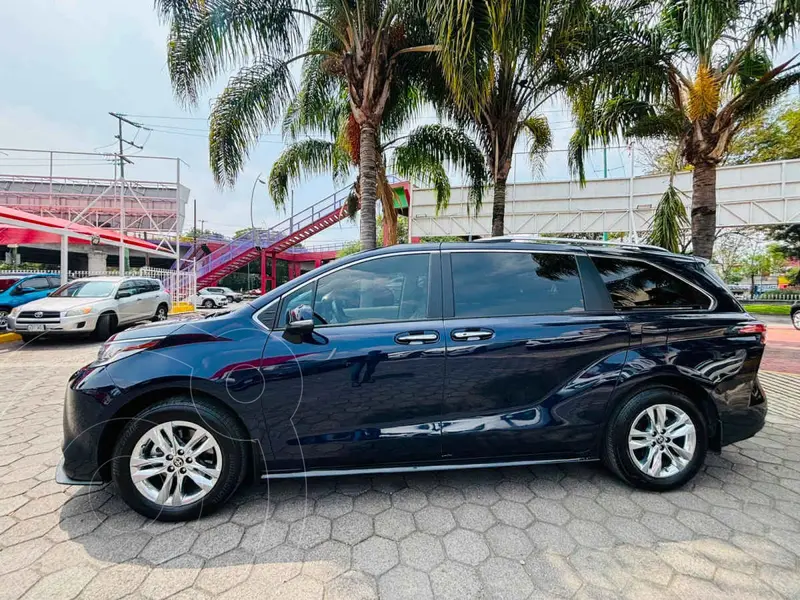 toyota sienna-hev
