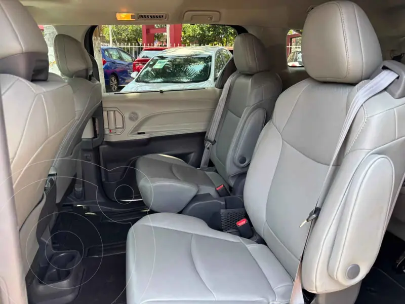 toyota sienna-hev