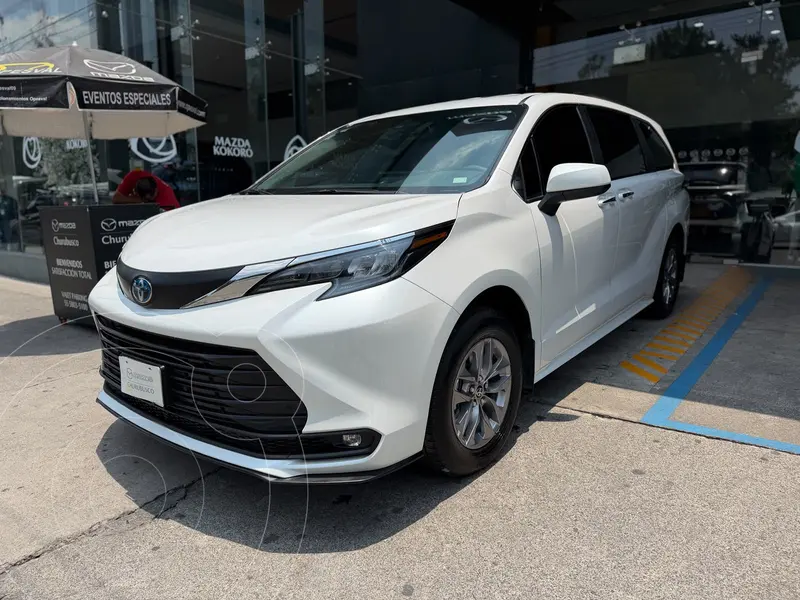 Foto Toyota Sienna HEV XLE usado (2025) color Plata precio $937,000
