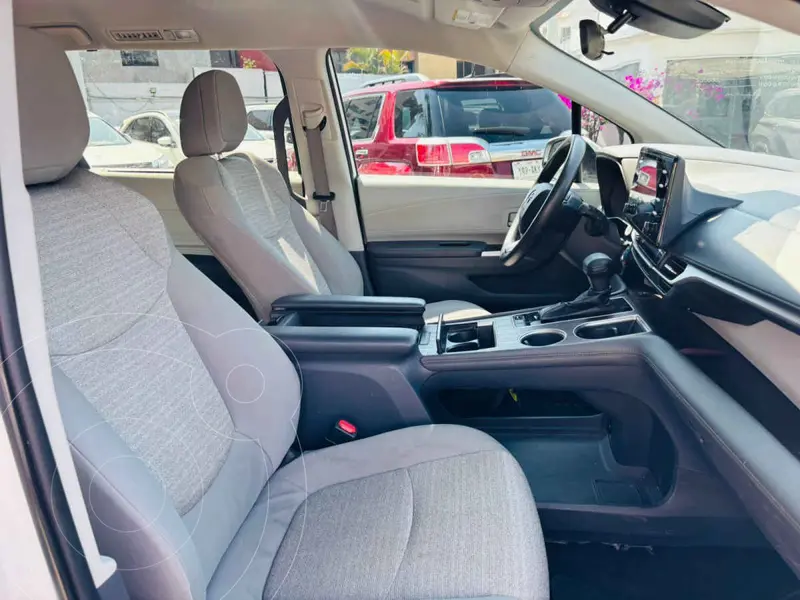 toyota sienna-hev
