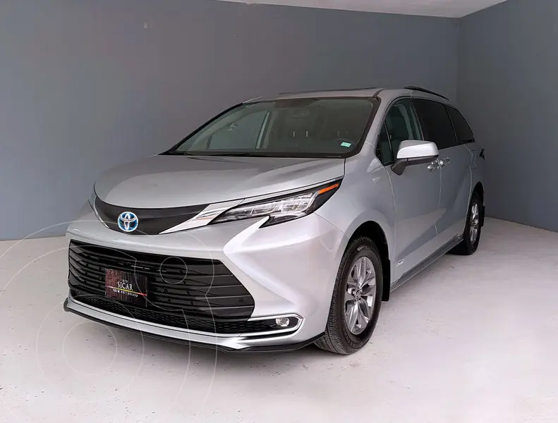Foto Toyota Sienna HEV XLE Piel usado (2021) color plateado precio $679,000