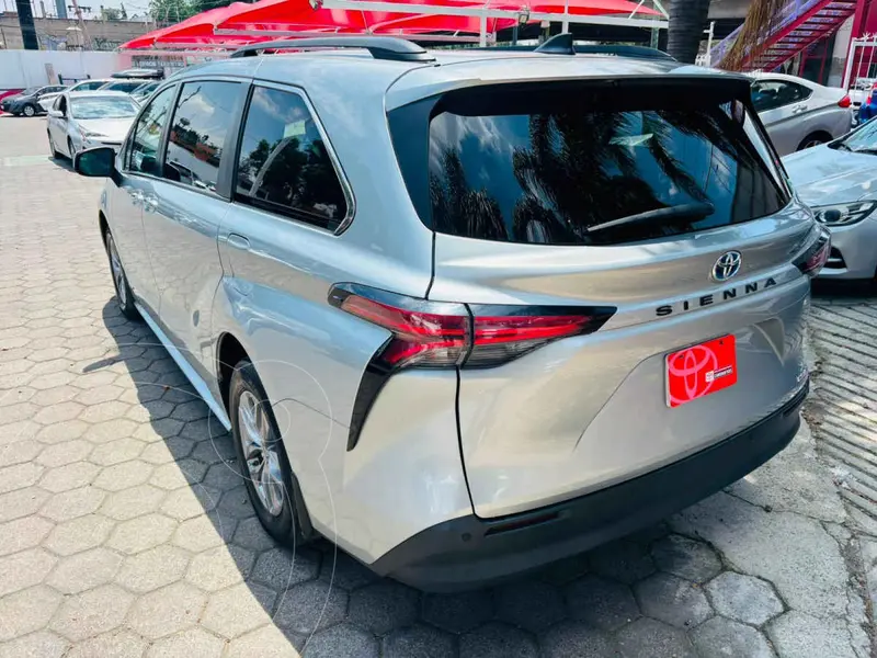 toyota sienna-hev