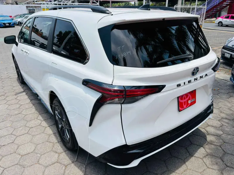 toyota sienna-hev
