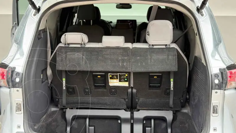 toyota sienna-hev