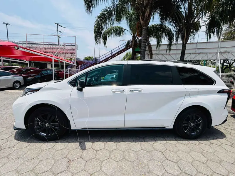 toyota sienna-hev