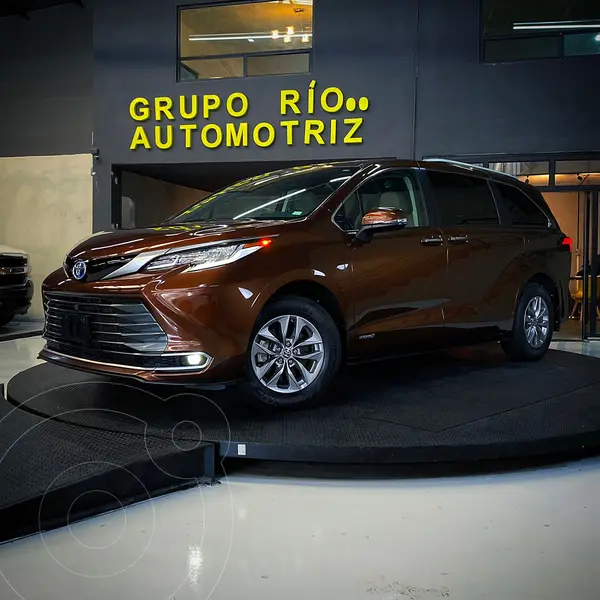 Foto Toyota Sienna HEV Limited usado (2021) color caf financiado en mensualidades(enganche $101,552 mensualidades desde $21,411)