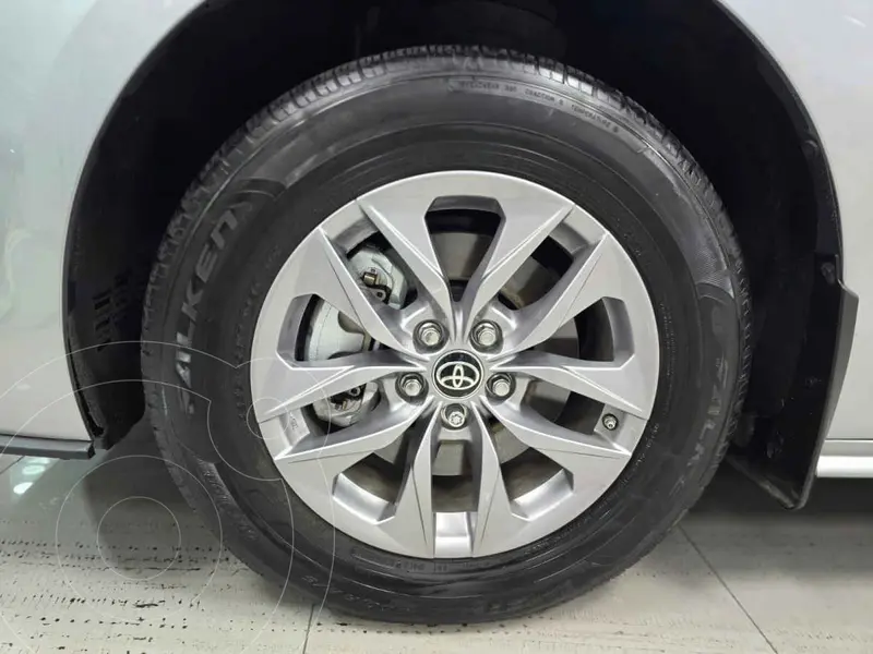 toyota sienna-hev