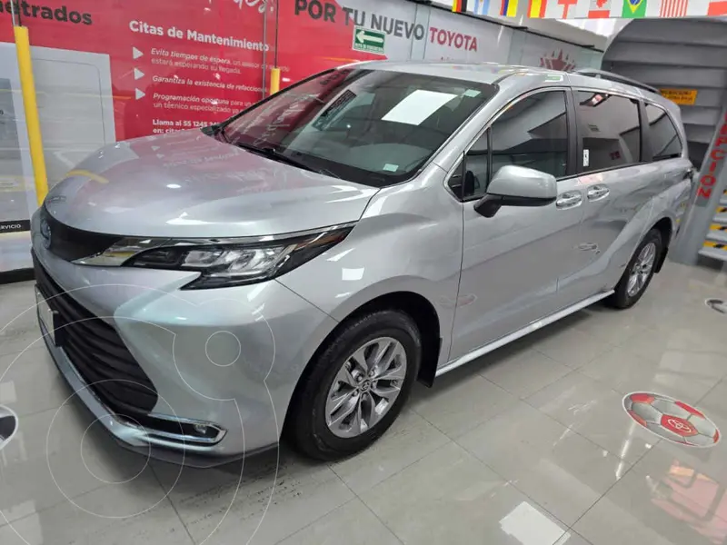 Foto Toyota Sienna HEV XLE usado (2022) color Plata financiado en mensualidades(enganche $156,200 mensualidades desde $15,409)