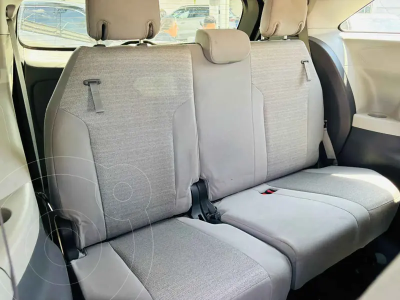 toyota sienna-hev