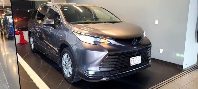 Foto Toyota Sienna HEV Limited usado (2022) color Gris precio $860,000