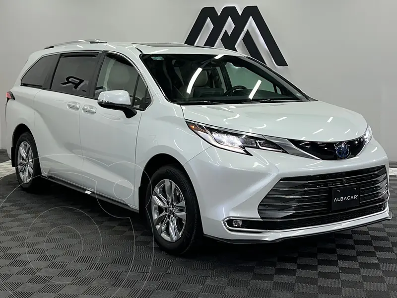 Foto Toyota Sienna HEV Limited usado (2022) color Blanco precio $739,999