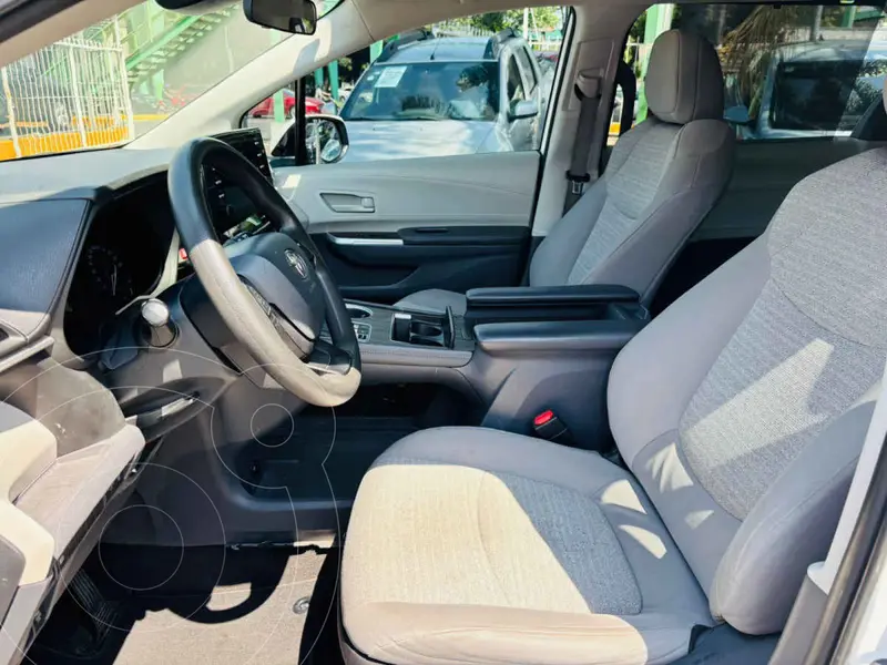 toyota sienna-hev