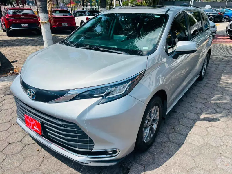 Foto Toyota Sienna HEV XLE usado (2021) color Plata financiado en mensualidades(enganche $149,694 mensualidades desde $13,296)