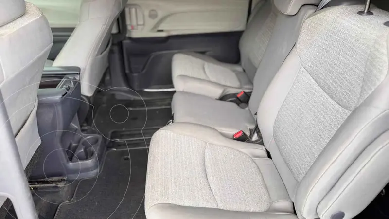 toyota sienna-hev