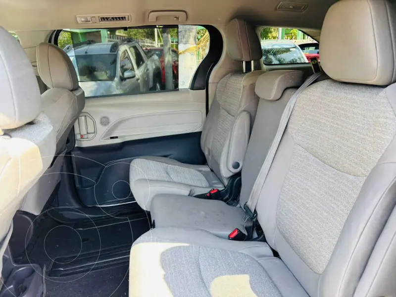 toyota sienna-hev