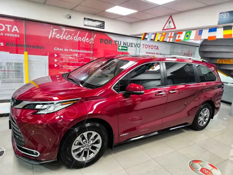 Foto Toyota Sienna HEV Limited usado (2021) color Rojo financiado en mensualidades(enganche $152,900 mensualidades desde $15,083)