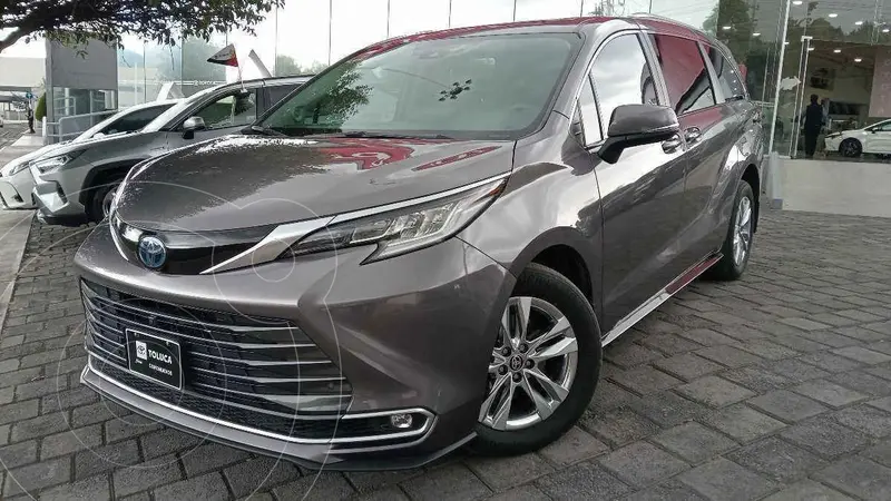 Foto Toyota Sienna HEV Limited usado (2022) color Gris financiado en mensualidades(enganche $238,919 mensualidades desde $25,424)