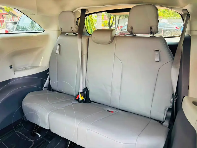 toyota sienna-hev