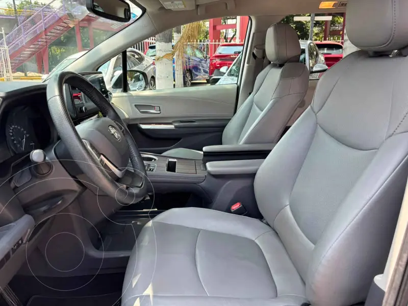 toyota sienna-hev