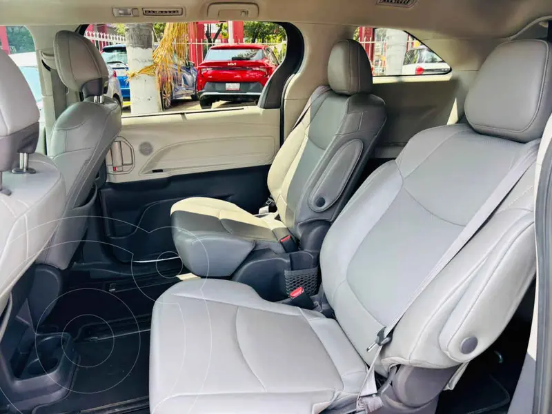 toyota sienna-hev
