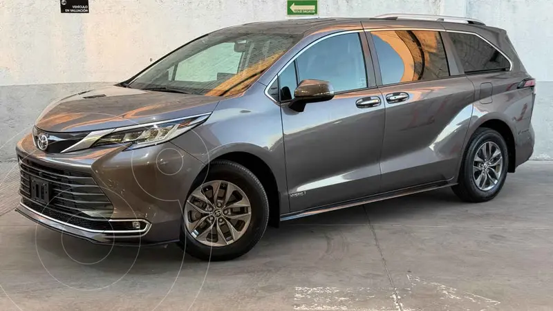 Foto Toyota Sienna HEV Limited usado (2021) color Gris precio $735,000