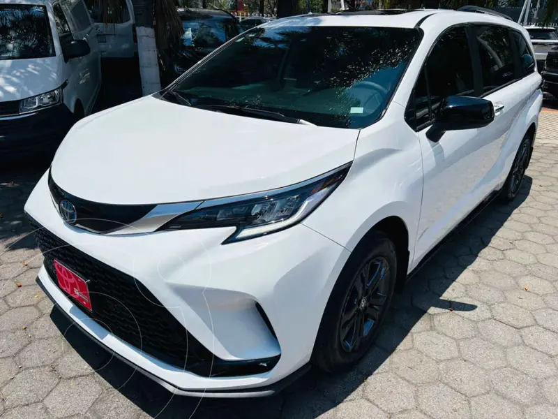 Foto Toyota Sienna HEV XSE usado (2024) color Blanco precio $997,000