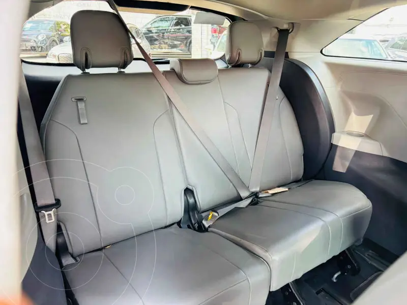 toyota sienna-hev