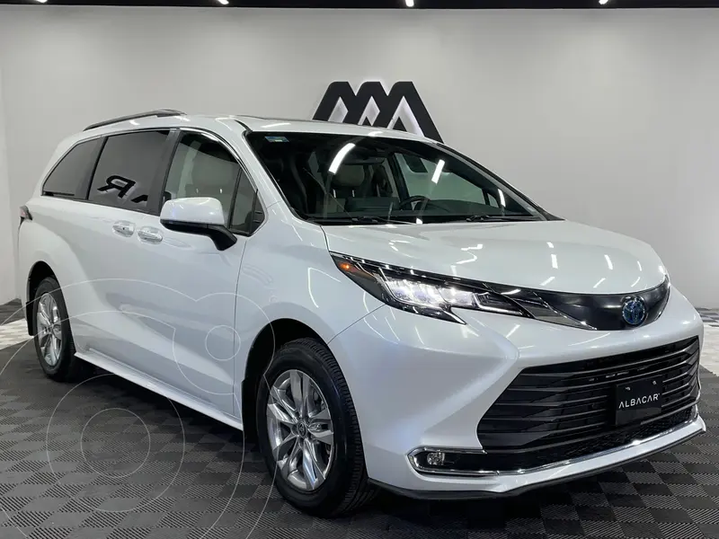 Foto Toyota Sienna HEV XLE Piel usado (2022) color Blanco precio $739,999