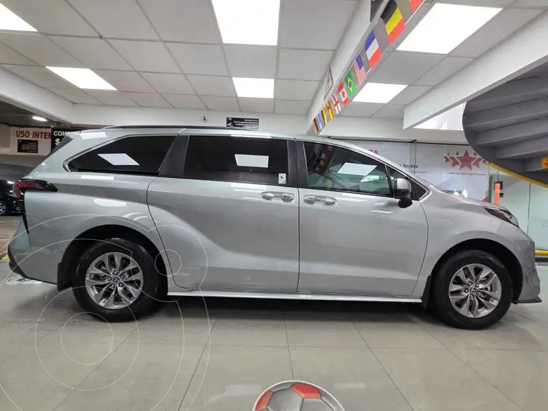toyota sienna-hev