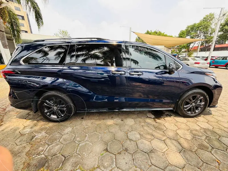 toyota sienna-hev