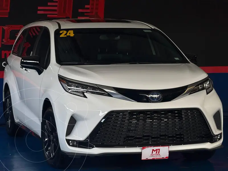 Foto Toyota Sienna HEV XSE usado (2024) color Blanco financiado en mensualidades(enganche $190,780)