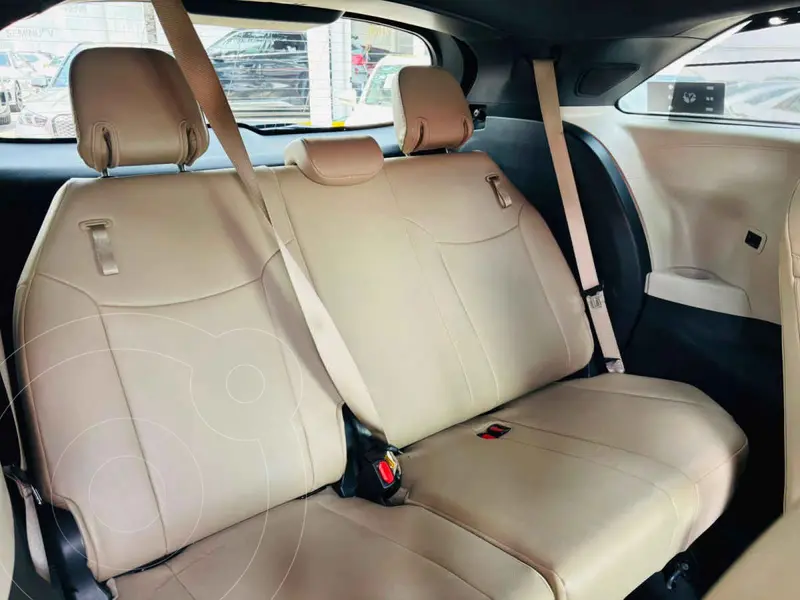 toyota sienna-hev
