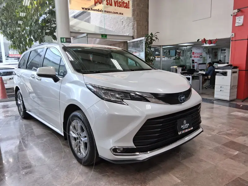 Foto Toyota Sienna HEV XLE usado (2022) color Blanco precio $759,000