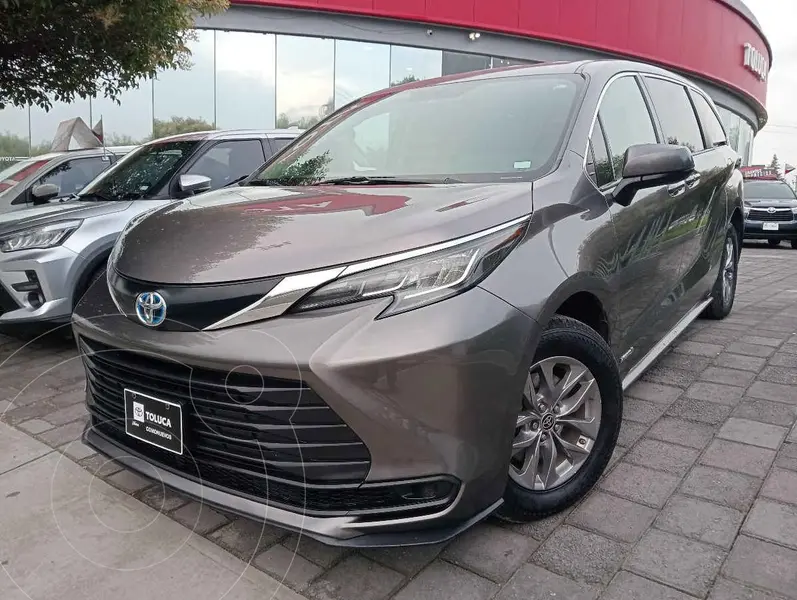 Foto Toyota Sienna HEV LE usado (2021) color Gris financiado en mensualidades(enganche $195,919 mensualidades desde $20,849)