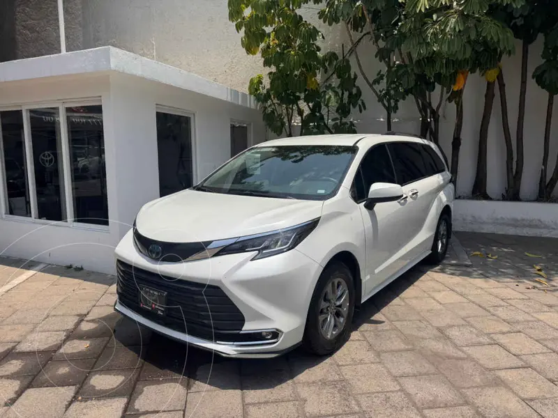 Foto Toyota Sienna HEV XLE usado (2022) color Blanco precio $760,000