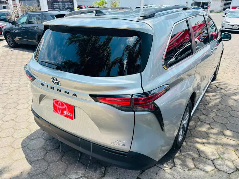 toyota sienna-hev