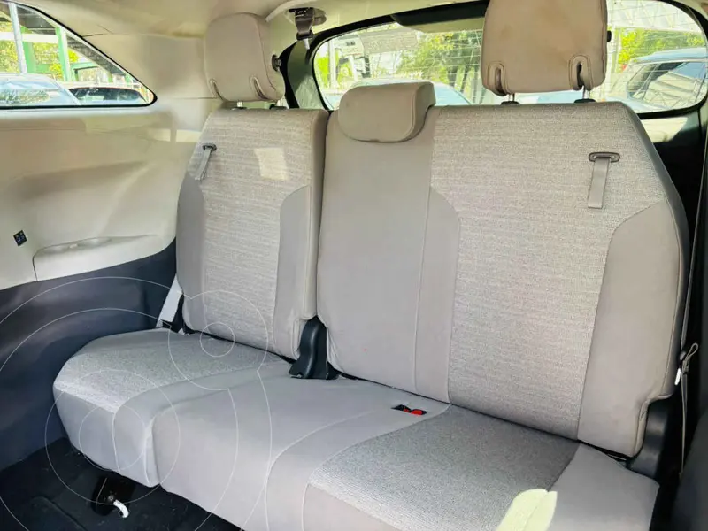 toyota sienna-hev
