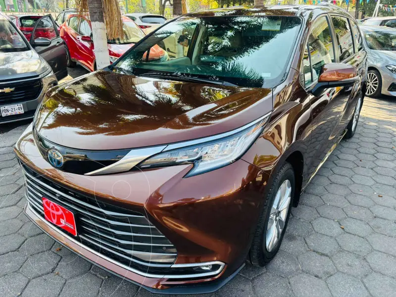 Foto Toyota Sienna HEV Limited usado (2022) color Caf financiado en mensualidades(enganche $214,731 mensualidades desde $19,073)