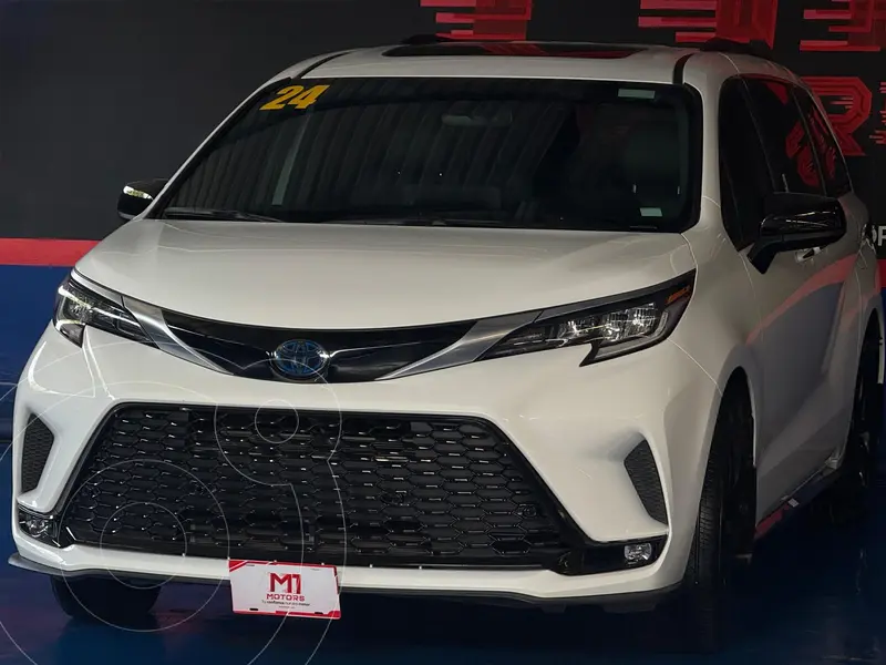 Foto Toyota Sienna HEV XSE usado (2024) color Blanco financiado en mensualidades(enganche $195,800)