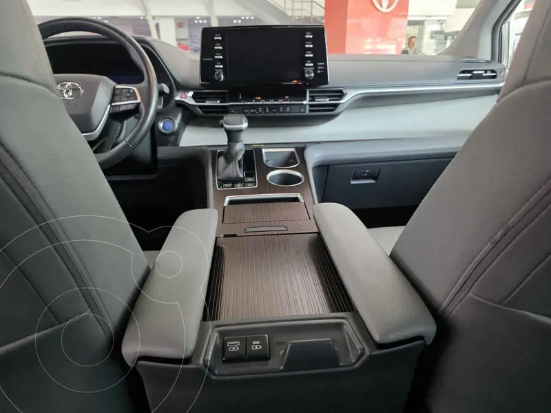 toyota sienna-hev