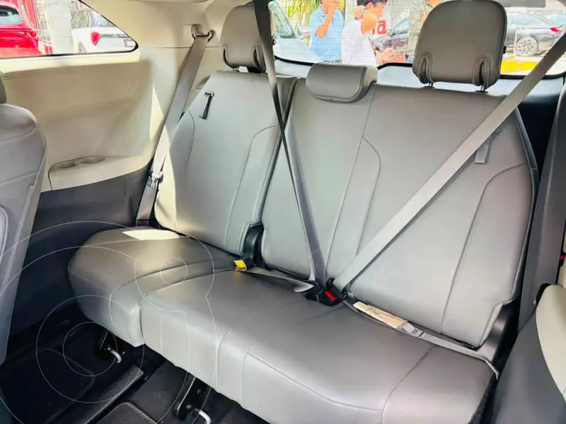 toyota sienna-hev
