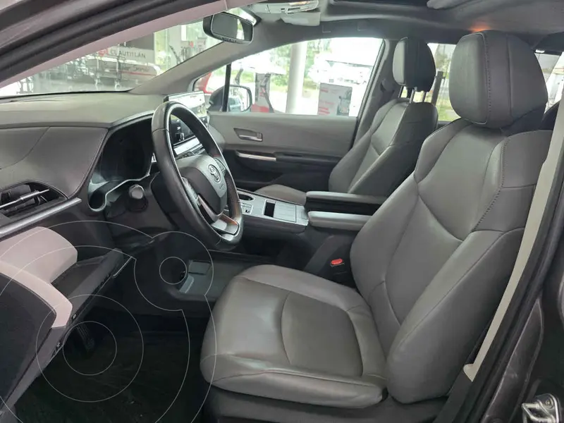 toyota sienna-hev